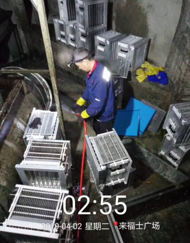 廚房設(shè)備清洗施工現(xiàn)場